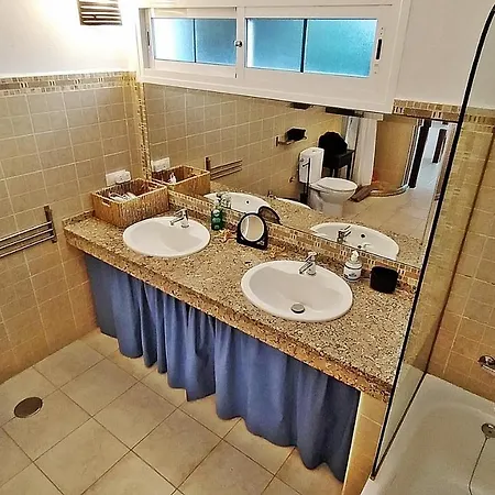 Caleta House بيت للعطل
